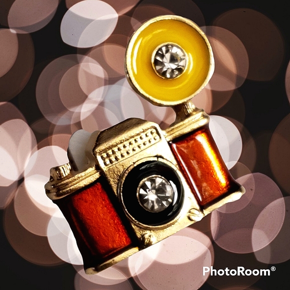 Vintage Enamel inlaid rhinestone camera 📷 brooch. - Picture 1 of 6